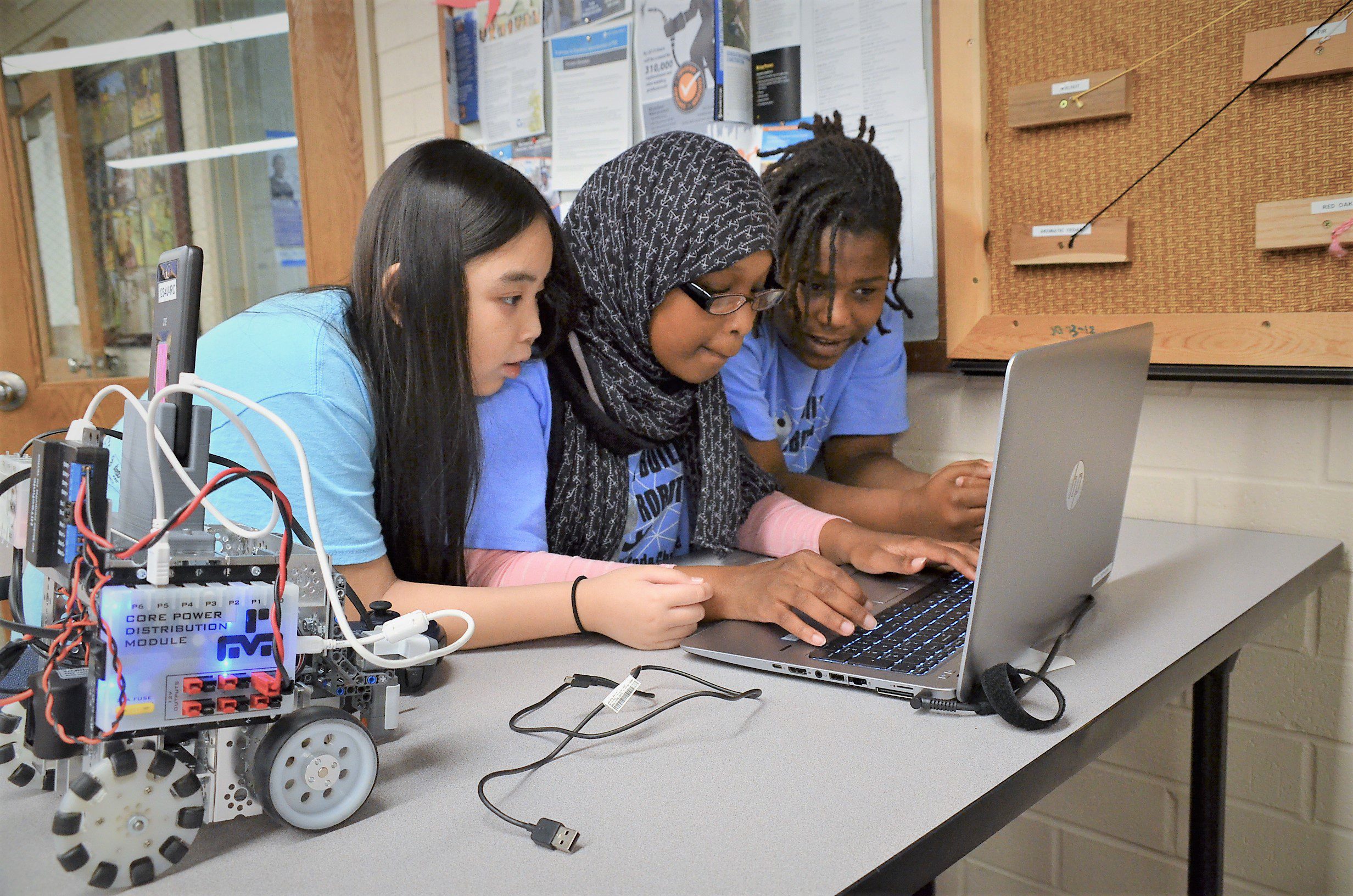 Summer school 3 girls race laptop robotics STEM 2016